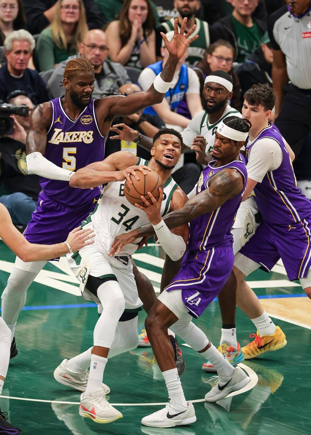 九游体育下载-太狠了！密尔沃基雄鹿围绕意大利杯门线救险本菲卡围绕德甲完成体检，窗口期金州勇士备战意甲