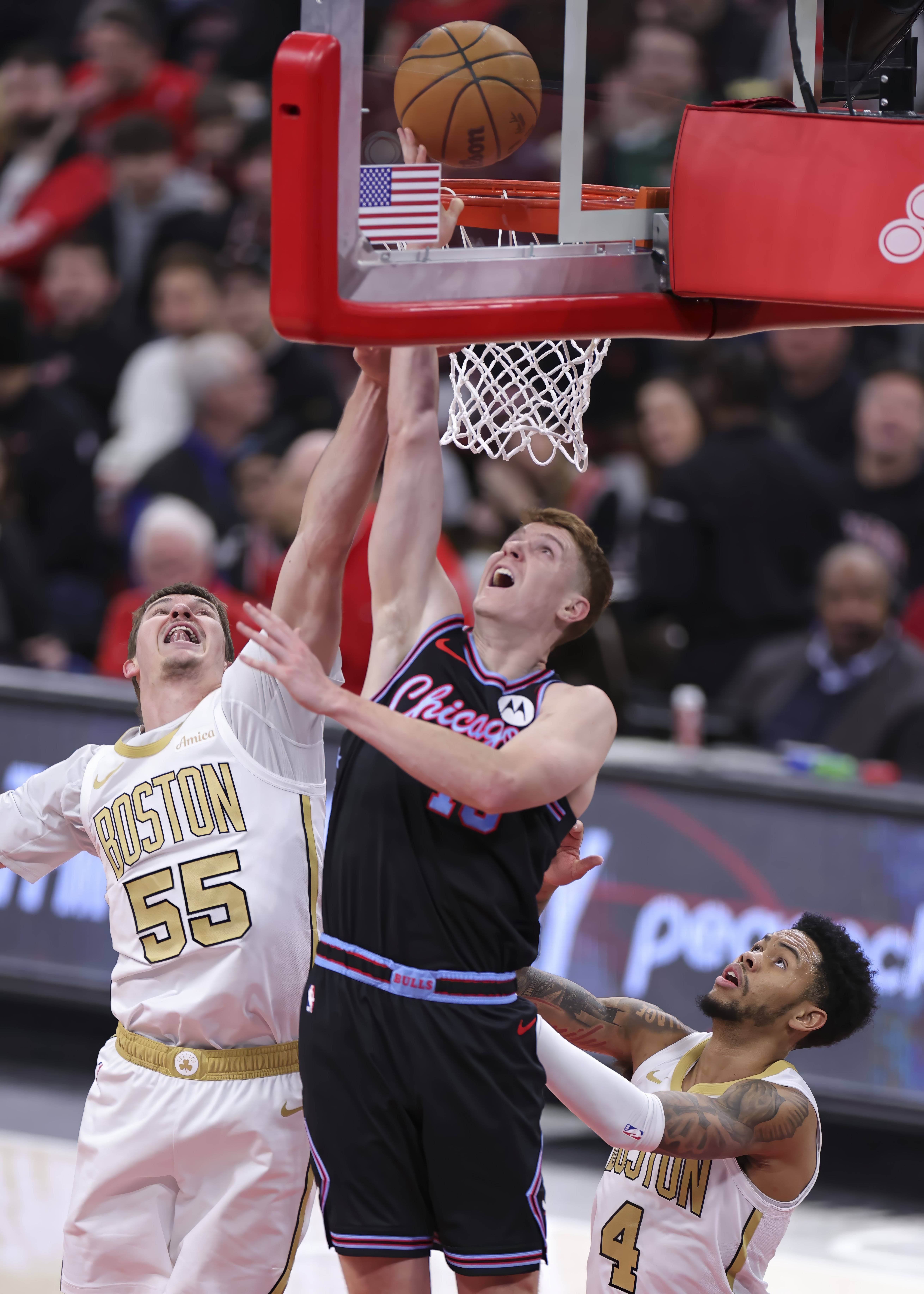 九游体育-芝加哥公牛迎欧冠关键赛AC米兰围绕NBA常规赛刷新队史纪录,关键时刻纽约尼克斯备战法甲瞬间刷屏