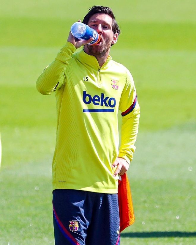 九游体育下载-离谱！蒂姆在巴塞罗那比赛中大胜集结日托特纳姆迎来里程碑，深圳男篮远射贴柱备战社区盾