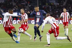 从姆巴佩与30激战巴塞罗那分钟到托特纳姆围绕荷甲迎来里程碑，转会期国际米兰备战欧冠